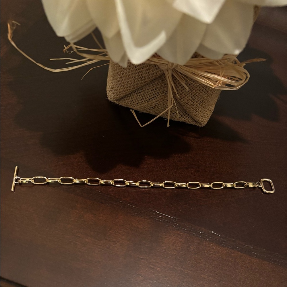 Elegant Gold Chain Bracelet